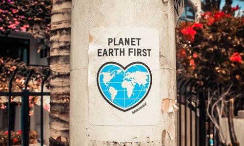 planet earth first のポスター