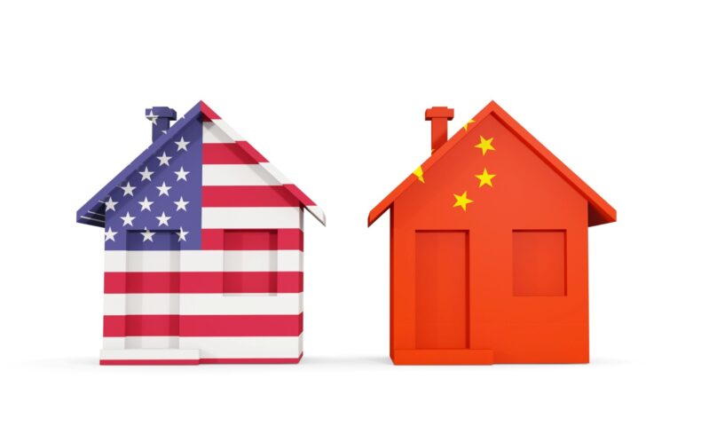 アメリカと中国の国旗をデザインした家。
