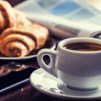 コーヒーとクロワッサン