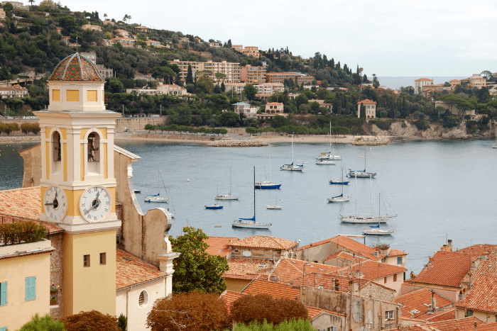 古っぽいフレンチリビエラ